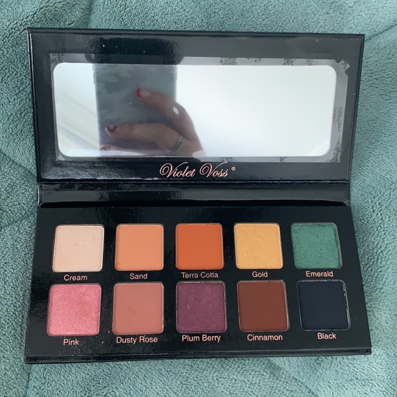 Violet Voss Essentials Eye Shadow Palette - Picture 3 of 4